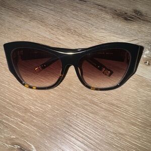 Elegant Black Sunglasses